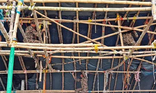 തൃണമൂലിന്റെ പ്രതിഷേധ വേദി നീക്കം ചെയ്ത് സൈന്യം; ബിജെപി സൈന്യത്തെ ദുരുപയോഗം ചെയ്തെന്ന് മമത തൃണമൂലിന്റെ പ്രതിഷേധ വേദി നീക്കം ചെയ്ത് സൈന്യം; ബിജെപി സൈന്യത്തെ ദുരുപയോഗം ചെയ്തെന്ന് മമത