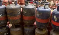 വാണിജ്യ പാചകവാതക സിലിണ്ടറിന്റെ വില കുറച്ചു; പുതുക്കിയ വില ഇന്ന് മുതല് പ്രാബല്യത്തില് വാണിജ്യ പാചകവാതക സിലിണ്ടറിന്റെ വില കുറച്ചു; പുതുക്കിയ വില ഇന്ന് മുതല് പ്രാബല്യത്തില്