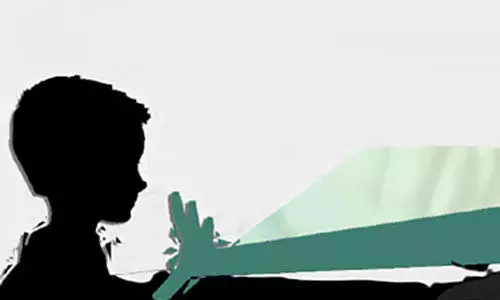 പതിനേഴുകാരനെ പ്രണയം നടിച്ച് തട്ടിക്കൊണ്ടുപോയ 27കാരി അറസ്റ്റില് പതിനേഴുകാരനെ പ്രണയം നടിച്ച് തട്ടിക്കൊണ്ടുപോയ 27കാരി അറസ്റ്റില്