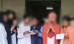 സ്കൂള് വിദ്യാര്ഥികളെ കൊണ്ട് ആര്എസ്എസ്സിന്റെ ഗണഗീതം പാടിച്ചു സ്കൂള് വിദ്യാര്ഥികളെ കൊണ്ട് ആര്എസ്എസ്സിന്റെ ഗണഗീതം പാടിച്ചു