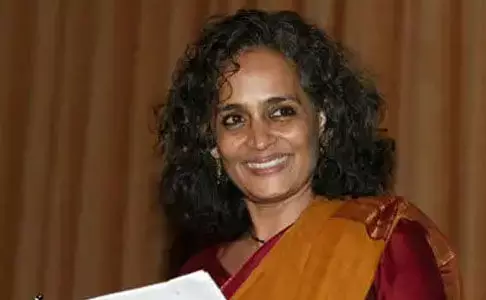 ഗസയില് വംശഹത്യ, ഇന്ത്യയില് ഉമര് ഖാലിദിന് ജാമ്യം നിഷേധിക്കുന്നു; നമ്മള് ജീവിക്കുന്നത് ഭയാനകമായ കാലത്തെന്ന് അരുന്ധതി റോയ് ഗസയില് വംശഹത്യ, ഇന്ത്യയില് ഉമര് ഖാലിദിന് ജാമ്യം നിഷേധിക്കുന്നു; നമ്മള് ജീവിക്കുന്നത് ഭയാനകമായ കാലത്തെന്ന് അരുന്ധതി റോയ്