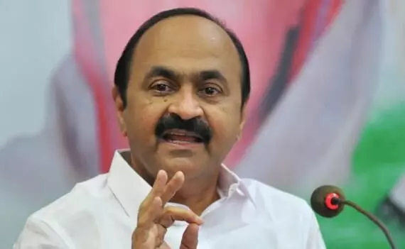 *യൂത്ത് കോൺഗ്രസ് നേതാവിനെ മർദ്ദിച്ച അഞ്ച് പോലീസ് ഉദ്യോഗസ്ഥരെ സർവീസിൽ നിന്നും നീക്കം ചെയ്യണം: പ്രതിപക്ഷ നേതാവ്* *യൂത്ത് കോൺഗ്രസ് നേതാവിനെ മർദ്ദിച്ച അഞ്ച് പോലീസ് ഉദ്യോഗസ്ഥരെ സർവീസിൽ നിന്നും നീക്കം ചെയ്യണം: പ്രതിപക്ഷ നേതാവ്*