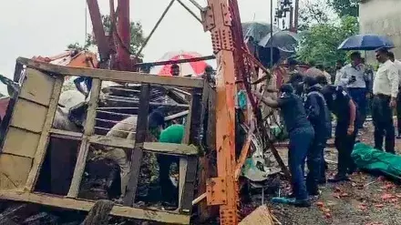 ഗുജറാത്തില്‍ റോപ് വേയുടെ കേബിള്‍ പൊട്ടി ട്രോളി തകര്‍ന്നുവീണു; ആറുമരണം