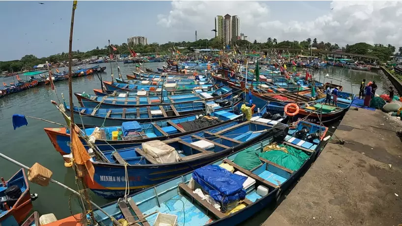 ആയിക്കര മല്സ്യത്തൊഴിലാളി സഹകരണ സംഘം തട്ടിപ്പ്; മരിച്ചവരെയും ജാമ്യക്കാരാക്കി കോടികളുടെ വ്യാജ വായ്പ ആയിക്കര മല്സ്യത്തൊഴിലാളി സഹകരണ സംഘം തട്ടിപ്പ്; മരിച്ചവരെയും ജാമ്യക്കാരാക്കി കോടികളുടെ വ്യാജ വായ്പ