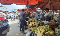 മഴയും വെള്ളപ്പൊക്കവും; കുതിച്ചുയര്‍ന്ന് പച്ചക്കറിവില, കുടുംബ ബജറ്റ് താളം തെറ്റിയെന്ന് ഉത്തരേന്ത്യക്കാര്‍