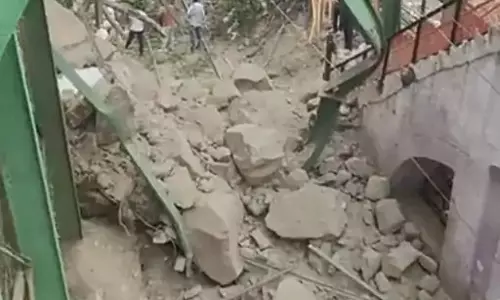 ഉത്തരാഖണ്ഡില് വീണ്ടും മണ്ണിടിച്ചില്; ട്രെയിന് ഗതാഗതം തടസ്സപ്പെട്ടു; യാത്രക്കാര് ദുരിതത്തില് ഉത്തരാഖണ്ഡില് വീണ്ടും മണ്ണിടിച്ചില്; ട്രെയിന് ഗതാഗതം തടസ്സപ്പെട്ടു; യാത്രക്കാര് ദുരിതത്തില്