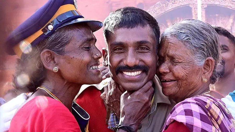 സ്വപ്നം സഫലമായി; അട്ടപ്പാടിയിലെ മണി കാക്കിക്കുപ്പായത്തില് സ്വപ്നം സഫലമായി; അട്ടപ്പാടിയിലെ മണി കാക്കിക്കുപ്പായത്തില്