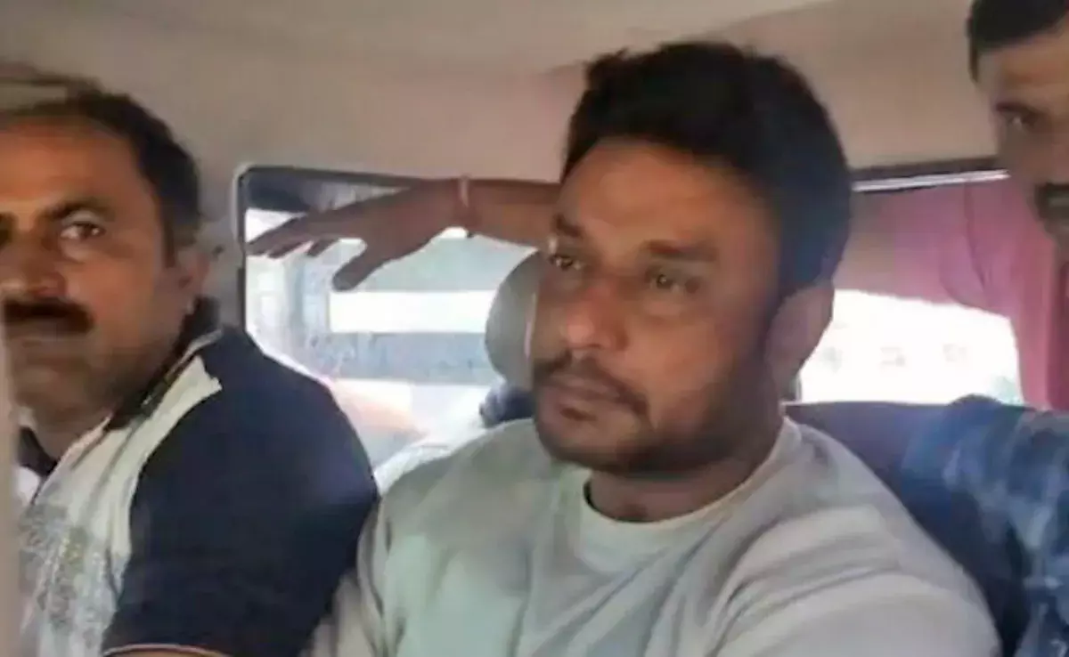 കോടതിയോട് വിഷം നല്കാന് ആവശ്യപ്പെട്ട് നടന് ദര്ശന്; സൂര്യപ്രകാശം കണ്ടിട്ട് ദിവസങ്ങളായി, കൈകളില് ഫംഗസെന്നും താരം കോടതിയോട് വിഷം നല്കാന് ആവശ്യപ്പെട്ട് നടന് ദര്ശന്; സൂര്യപ്രകാശം കണ്ടിട്ട് ദിവസങ്ങളായി, കൈകളില് ഫംഗസെന്നും താരം