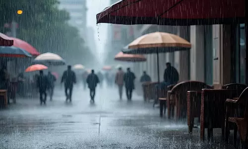 കനത്ത മഴയില്‍ രാജ്യത്തിന്റെ പകുതിയും വെള്ളത്തില്‍; കാലാവസ്ഥ പ്രതിസന്ധി ദുഷ്‌കരമെന്ന് വിദഗ്ധര്‍