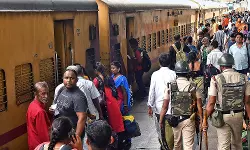 തത്ക്കാല്‍ ടിക്കറ്റ് കിട്ടാനില്ല, സ്വകാര്യ ബസ് കമ്പനികള്‍ ഈടാക്കുന്നത് അമിതനിരക്ക്; യാത്രക്കാര്‍ ദുരിതത്തില്‍