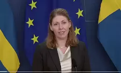 വാര്‍ത്താ സമ്മേളനത്തിനിടെ മന്ത്രി കുഴഞ്ഞുവീണു; സംഭവം ആരോഗ്യമന്ത്രിയായി ചുമതലയേറ്റതിന് പിന്നാലെ