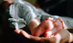 പോസറ്റ്പാര്ട്ടം സൈക്കോസിസ്; 15 ദിവസം പ്രായമുള്ള കുഞ്ഞിനെ ഫ്രിഡിജില് വച്ച് പൂട്ടി യുവതി പോസറ്റ്പാര്ട്ടം സൈക്കോസിസ്; 15 ദിവസം പ്രായമുള്ള കുഞ്ഞിനെ ഫ്രിഡിജില് വച്ച് പൂട്ടി യുവതി