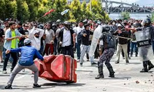 നേപ്പാളില്‍ കര്‍ഫ്യൂ പ്രഖ്യാപിച്ച് സൈന്യം; അതിര്‍ത്തിസുരക്ഷ ശക്തമാക്കി ഇന്ത്യ