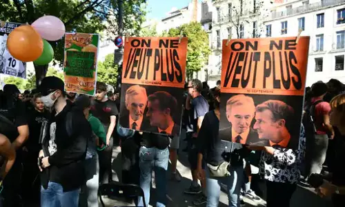 ഫ്രാന്‍സില്‍ സര്‍ക്കാരിനെതിരേ പ്രതിഷേധം; 200 പേര്‍ അറസ്റ്റില്‍(ചിത്രങ്ങള്‍)