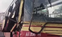 ലോറിയില് കെഎസ്ആര്ടിസി ബസ് ഇടിച്ചു ലോറിയില് കെഎസ്ആര്ടിസി ബസ് ഇടിച്ചു