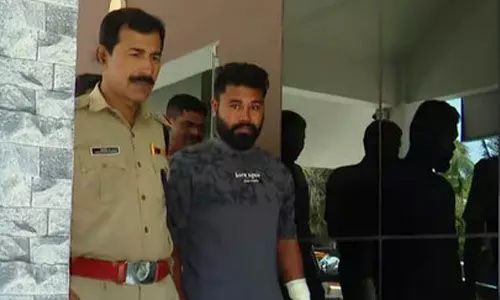 വിദേശത്ത് ജോലി ലഭിച്ചതിന് ശേഷം ഉപേക്ഷിച്ചു; യുവതിയേയും പിതാവിനെയും വീട്ടില് കയറി വെട്ടിയ യുവാവ് അറസ്റ്റില് വിദേശത്ത് ജോലി ലഭിച്ചതിന് ശേഷം ഉപേക്ഷിച്ചു; യുവതിയേയും പിതാവിനെയും വീട്ടില് കയറി വെട്ടിയ യുവാവ് അറസ്റ്റില്