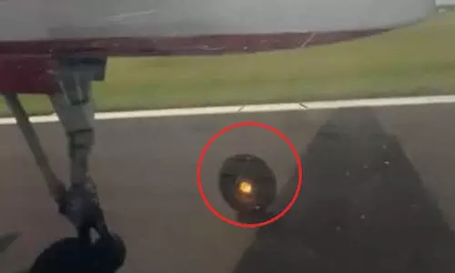 ടേക്ക് ഓഫിനിടെ വിമാനത്തിന്റെ ചക്രം ഊരിത്തെറിച്ചു(വീഡിയോ)