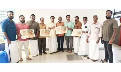 കുന്നത്തൂര്‍ രാധാകൃഷ്ണന്റെ പിന്‍കാഴ്ചകള്‍ പ്രകാശനം ചെയ്തു