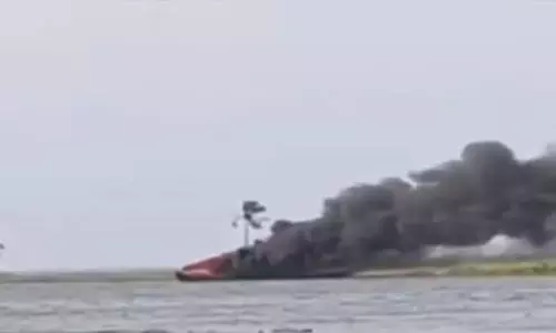 ആലപ്പുഴയില്‍ ഹൗസ്‌ബോട്ടിന് തീപിടിച്ചു