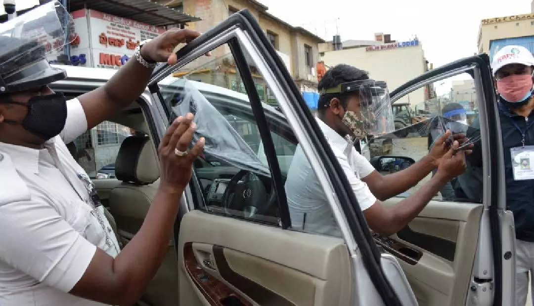 മുഖ്യമന്ത്രി മുതല് ബിജെപി അധ്യക്ഷന് വരെ; മൂന്ന് ആഴ്ച്ചക്കുള്ളില് ട്രാഫിക് പോലിസിന് ലഭിച്ചത് 106 കോടി പിഴത്തുക മുഖ്യമന്ത്രി മുതല് ബിജെപി അധ്യക്ഷന് വരെ; മൂന്ന് ആഴ്ച്ചക്കുള്ളില് ട്രാഫിക് പോലിസിന് ലഭിച്ചത് 106 കോടി പിഴത്തുക