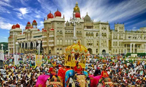 മൈസൂര് ദസറ ബാനു മുഷ്താഖ് ഉദ്ഘാടനം ചെയ്യും; ബിജെപി നേതാവിന്റെ ഹരജി തള്ളി ഹൈക്കോടതി മൈസൂര് ദസറ ബാനു മുഷ്താഖ് ഉദ്ഘാടനം ചെയ്യും; ബിജെപി നേതാവിന്റെ ഹരജി തള്ളി ഹൈക്കോടതി