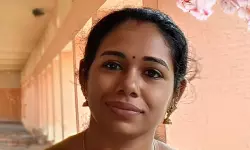 കണ്ണൂരില് കാറും മിനിലോറിയും കൂട്ടിയിടിച്ച് അധ്യാപിക മരിച്ചു കണ്ണൂരില് കാറും മിനിലോറിയും കൂട്ടിയിടിച്ച് അധ്യാപിക മരിച്ചു