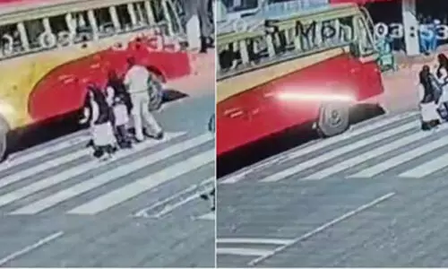 അമിതവേഗതയില് ബസ് ഓടിച്ച കെഎസ്ആര്ടിസി ഡ്രൈവറുടെ ലൈസന്സ് സസ്പെന്ഡ് ചെയ്തു അമിതവേഗതയില് ബസ് ഓടിച്ച കെഎസ്ആര്ടിസി ഡ്രൈവറുടെ ലൈസന്സ് സസ്പെന്ഡ് ചെയ്തു