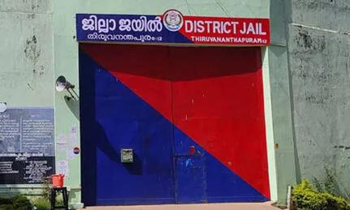 തിരുവനന്തപുരം ജില്ലാ ജയിലിനുള്ളില് റിമാന്ഡ് തടവുകാരന് ക്രൂരമര്ദ്ദനമെന്ന് പരാതി തിരുവനന്തപുരം ജില്ലാ ജയിലിനുള്ളില് റിമാന്ഡ് തടവുകാരന് ക്രൂരമര്ദ്ദനമെന്ന് പരാതി