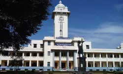 ക്രിമിനല് കേസുള്ള വിദ്യാര്ഥികള്ക്ക് പ്രവേശന വിലക്കേര്പ്പെടുത്താന് കേരള സര്വകലാശാല ക്രിമിനല് കേസുള്ള വിദ്യാര്ഥികള്ക്ക് പ്രവേശന വിലക്കേര്പ്പെടുത്താന് കേരള സര്വകലാശാല