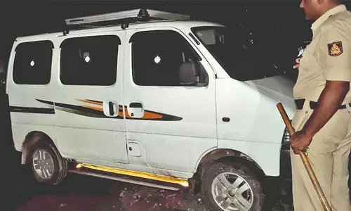 സൈനിക യൂണിഫോമിലെത്തിയ സംഘം ബാങ്കില്‍ നിന്നും എട്ടു കോടി കവര്‍ന്നു