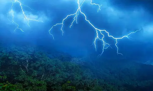 ഇന്നും നാളെയും ഇടിമിന്നലോടുകൂടിയ മഴയ്ക്ക് സാധ്യത