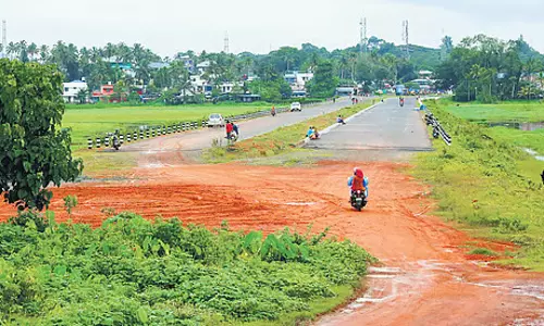 സീപോര്‍ട്ട്എയര്‍പോര്‍ട്ട് റോഡ് ഭൂമി നഷ്ടപരിഹാരം: റവന്യൂ വകുപ്പിന്റെ തിരിച്ചടവ് നോട്ടിസില്‍ പ്രതിഷേധം
