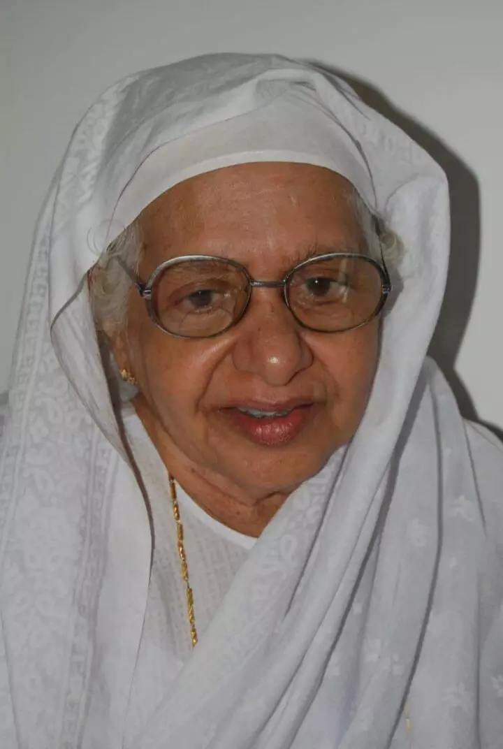 മുന്‍ മന്ത്രി മര്‍ഹും എം പി എം അഹമ്മദ് കുരിക്കളുടെ ഭാര്യ കളത്തിങ്ങല്‍ ആമിന അന്തരിച്ചു