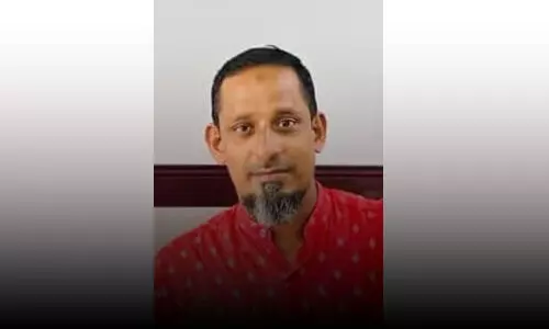 ഫുട്ബോള് കളിക്കിടെ കുഴഞ്ഞുവീണ് മരിച്ചു ഫുട്ബോള് കളിക്കിടെ കുഴഞ്ഞുവീണ് മരിച്ചു