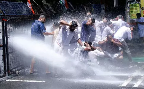 അമീബിക് മസ്തിഷ്‌ക ജ്വരം വരും; ജലപീരങ്കി ഉപയോഗിക്കുന്നത് നിര്‍ത്തിവെക്കണം