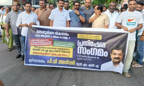 ഫറോക്ക് പഴയപാലം അപകടാവസ്ഥ : സംരക്ഷണ സമിതി പ്രതിഷേധ സംഗമം നടത്തി ഫറോക്ക് പഴയപാലം അപകടാവസ്ഥ : സംരക്ഷണ സമിതി പ്രതിഷേധ സംഗമം നടത്തി