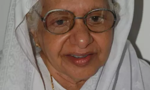 മുന്‍ മന്ത്രി മര്‍ഹും എം പി എം അഹമ്മദ് കുരിക്കളുടെ ഭാര്യ കളത്തിങ്ങല്‍ ആമിന അന്തരിച്ചു