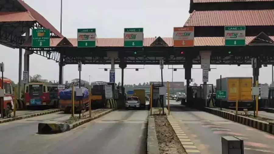 പാലിയേക്കരയില്‍ ഈ മാസവും ടോളില്ല, ഇടക്കാല ഉത്തരവ് നീട്ടി ഹൈക്കോടതി