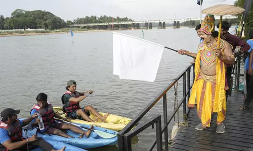 ഭാരതപ്പുഴയിലെ വള്ളംകളി വിസ്മയ കാഴ്ച്ചയായി