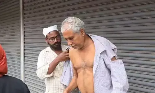 നാലര പതിറ്റാണ്ട് പഴക്കമുള്ള അതിര്ത്തി തര്ക്കത്തിലെ ദേഷ്യം അണപൊട്ടി; വയോധികനെ മര്ദ്ദനമേറ്റു നാലര പതിറ്റാണ്ട് പഴക്കമുള്ള അതിര്ത്തി തര്ക്കത്തിലെ ദേഷ്യം അണപൊട്ടി; വയോധികനെ മര്ദ്ദനമേറ്റു