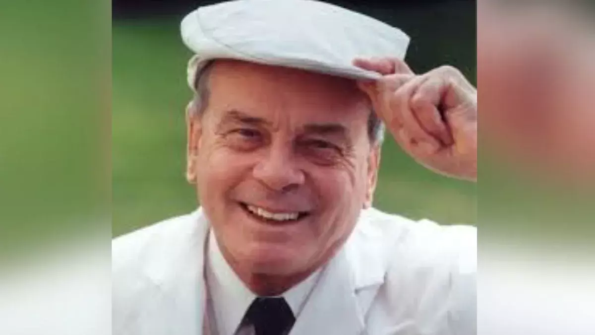 വിഖ്യാത അംപയര് ഡിക്കി ബേര്ഡ് അന്തരിച്ചു വിഖ്യാത അംപയര് ഡിക്കി ബേര്ഡ് അന്തരിച്ചു