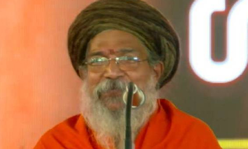  വാവര്‍ സ്വാമിയെ കുറിച്ച് മോശം പരാമര്‍ശം ശാന്താനന്ദനെതിരേ പരാതി നല്‍കി പന്തളം രാജകുടുംബാംഗം