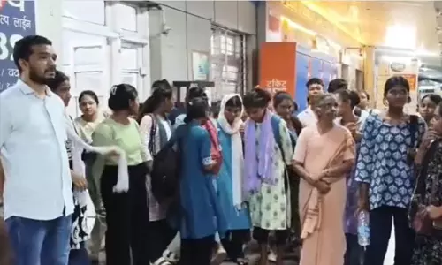 മതപരിവര്‍ത്തനമെന്ന് വിഎച്ച്പിയുടെ ആരോപണം: കന്യാസ്ത്രീയേയും 19 കുട്ടികളെയും തടഞ്ഞുവച്ച് പോലിസ്