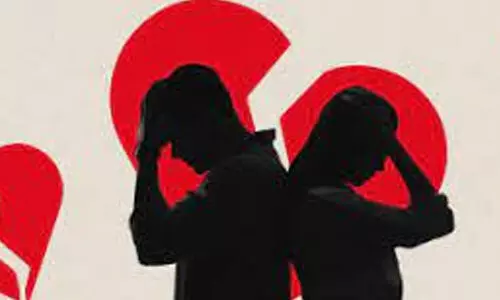 വിവാഹവാഗ്ദാനം നല്കി പീഡിപ്പിച്ചെന്ന് പരാതി: മലയാളി ക്രിക്കറ്റ് കോച്ചിനെതിരേ കേസ് വിവാഹവാഗ്ദാനം നല്കി പീഡിപ്പിച്ചെന്ന് പരാതി: മലയാളി ക്രിക്കറ്റ് കോച്ചിനെതിരേ കേസ്