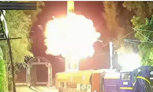 ട്രെയ്നില് നിന്ന് വിക്ഷേപിക്കുന്ന അഗ്നി പ്രൈം മിസൈലുമായി ഇന്ത്യ(വീഡിയോ) ട്രെയ്നില് നിന്ന് വിക്ഷേപിക്കുന്ന അഗ്നി പ്രൈം മിസൈലുമായി ഇന്ത്യ(വീഡിയോ)