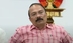 മുഷ്ടി ചുരുട്ടി ശരണം വിളി; ഖേദം പ്രകടിപ്പിക്കുന്നുവെന്ന് പി എസ് പ്രശാന്ത്