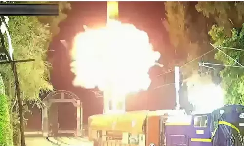 ട്രെയ്നില് നിന്ന് വിക്ഷേപിക്കുന്ന അഗ്നി പ്രൈം മിസൈലുമായി ഇന്ത്യ(വീഡിയോ) ട്രെയ്നില് നിന്ന് വിക്ഷേപിക്കുന്ന അഗ്നി പ്രൈം മിസൈലുമായി ഇന്ത്യ(വീഡിയോ)