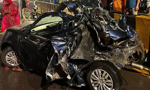 നിര്ത്തിയിട്ട ലോറിക്ക് പിന്നില് കാറിടിച്ച് രണ്ടുപേര് മരിച്ചു നിര്ത്തിയിട്ട ലോറിക്ക് പിന്നില് കാറിടിച്ച് രണ്ടുപേര് മരിച്ചു