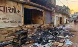 ഐ ലവ് മുഹമ്മദ് വാട്ട്സാപ്പ് സ്റ്റാറ്റസിനെ പരിഹസിച്ച് ഹിന്ദുത്വന്; ഗാന്ധിനഗറില് സംഘര്ഷം, 70 പേര് കസ്റ്റഡിയില് ഐ ലവ് മുഹമ്മദ് വാട്ട്സാപ്പ് സ്റ്റാറ്റസിനെ പരിഹസിച്ച് ഹിന്ദുത്വന്; ഗാന്ധിനഗറില് സംഘര്ഷം, 70 പേര് കസ്റ്റഡിയില്