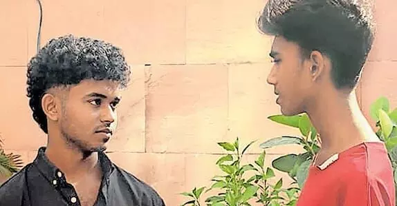 *മോഷണക്കുറ്റം ചുമത്തി മലയാളി വിദ്യാർത്ഥികളെ തല്ലിച്ചതച്ചു* *മോഷണക്കുറ്റം ചുമത്തി മലയാളി വിദ്യാർത്ഥികളെ തല്ലിച്ചതച്ചു*